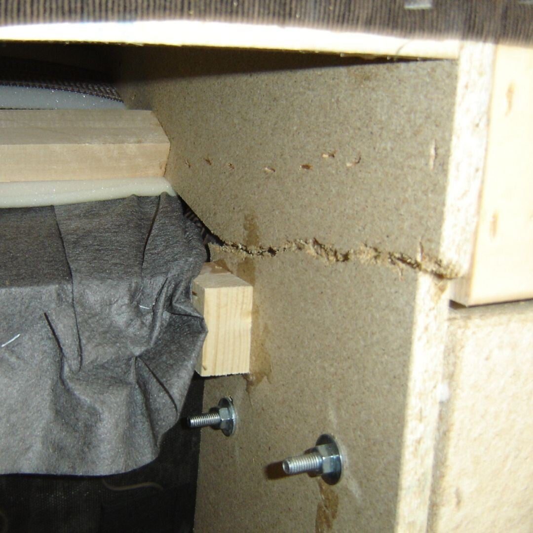 Reparatie van een gebroken houten frame